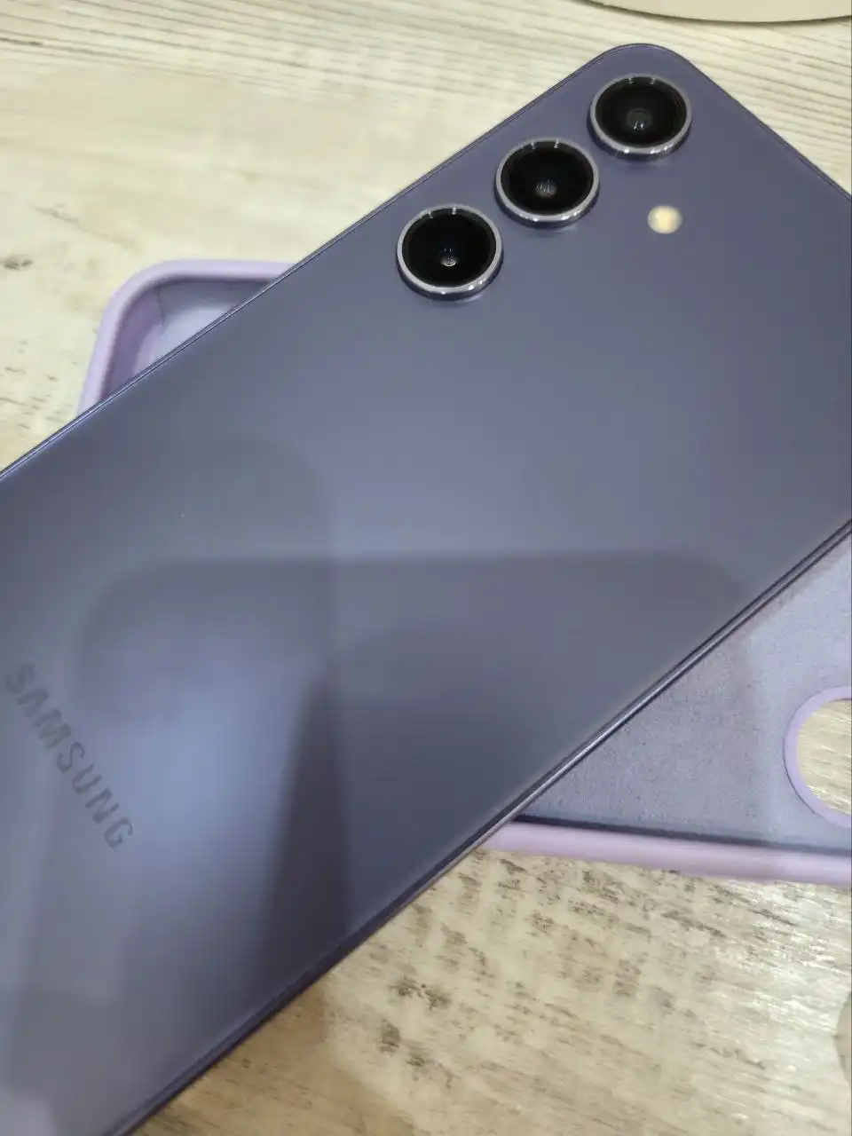 Продам телефон Samsung с24 256гб в фиолетовом цвете