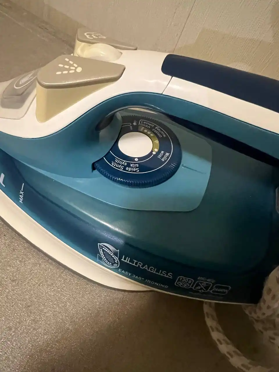 Утюг рабочий с чистящими стиками в подарок