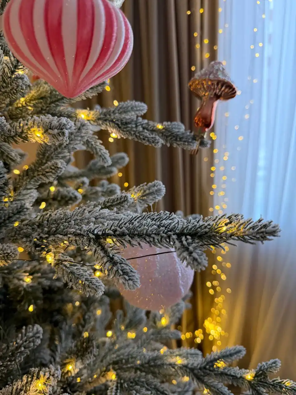 Продажа искусственной елки 2.10м с игрушками