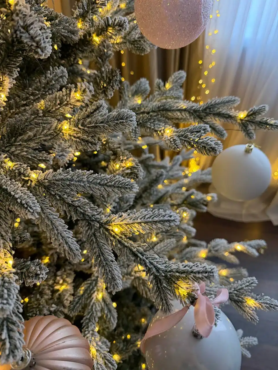 Продажа искусственной елки 2.10м с игрушками