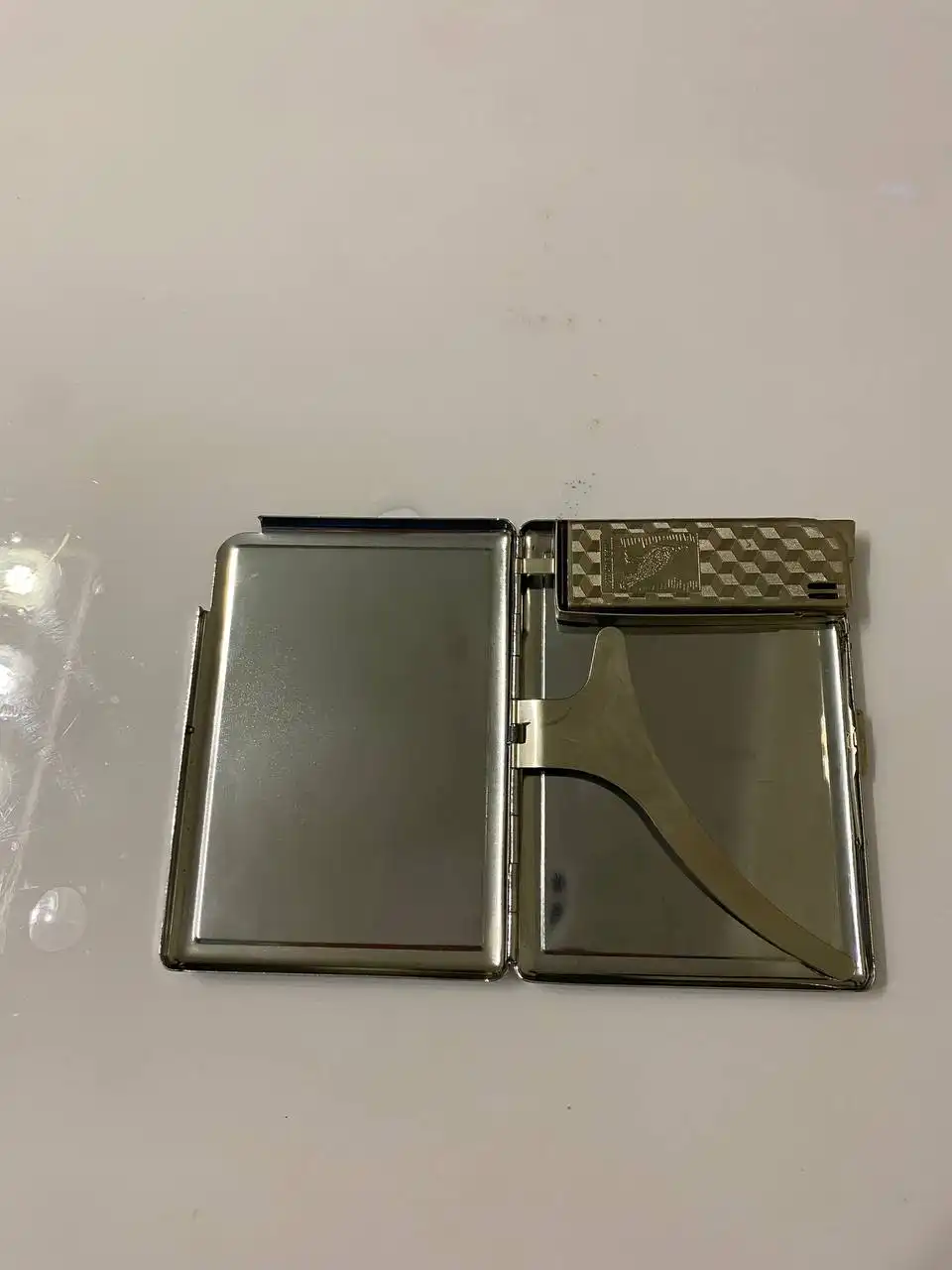 Портсигар с зажигалкой