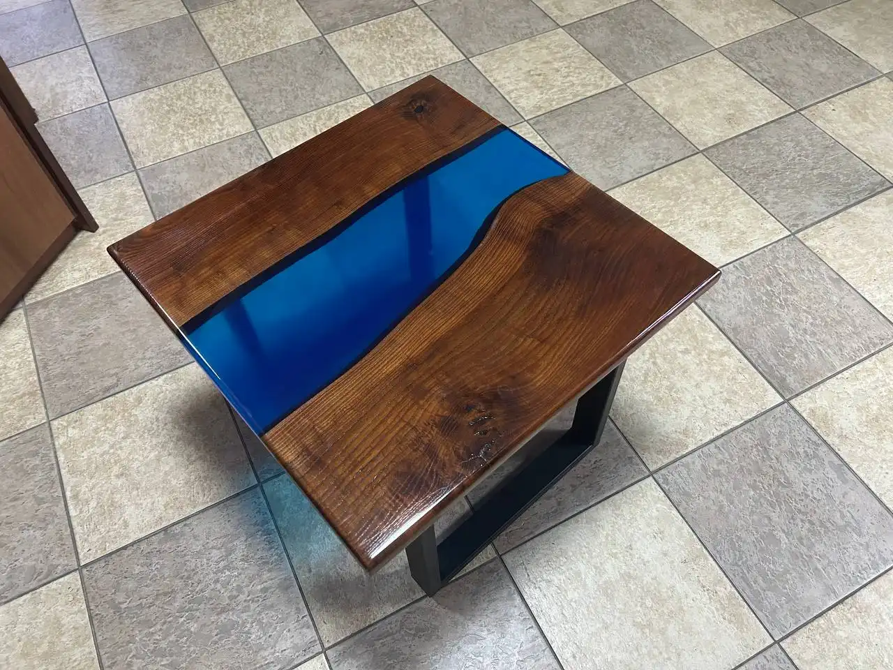 Стол из эпоксидной смолы 58x58 см