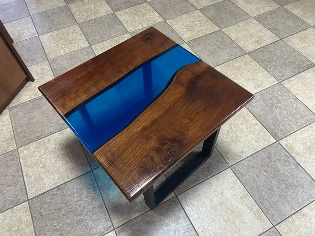 Стол из эпоксидной смолы 58x58 см - Инструменты в Калининград