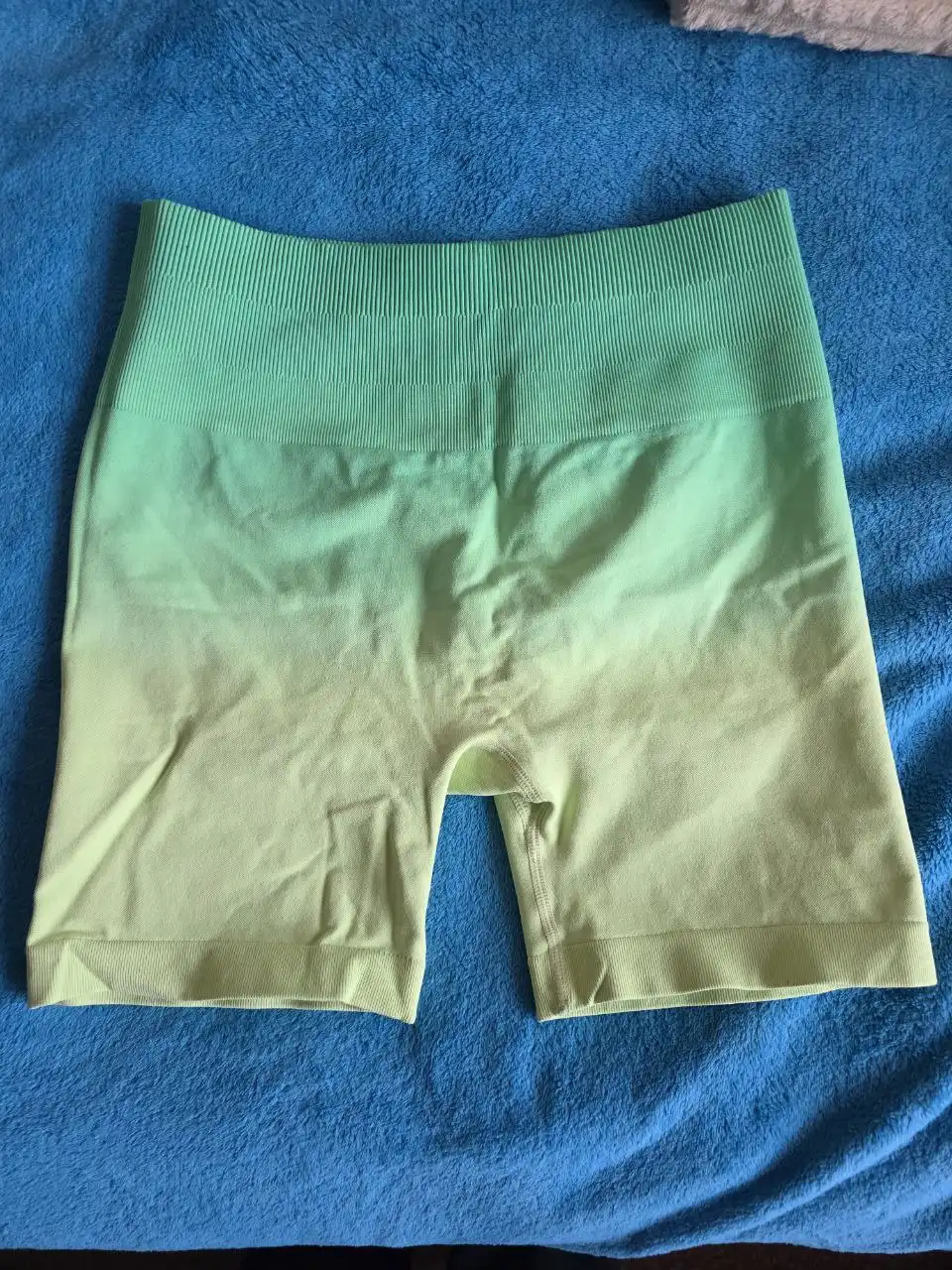 Продажа спортивной и повседневной одежды для женщин, мужчин и детей