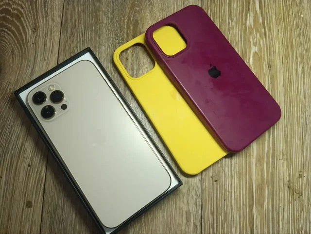 iPhone 12 Pro Max 256GB с трещиной на линзе камеры - Электроника в Калининград