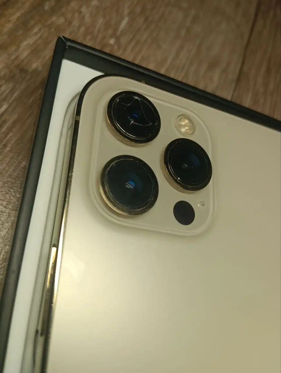 iPhone 12 Pro Max 256GB с трещиной на линзе камеры