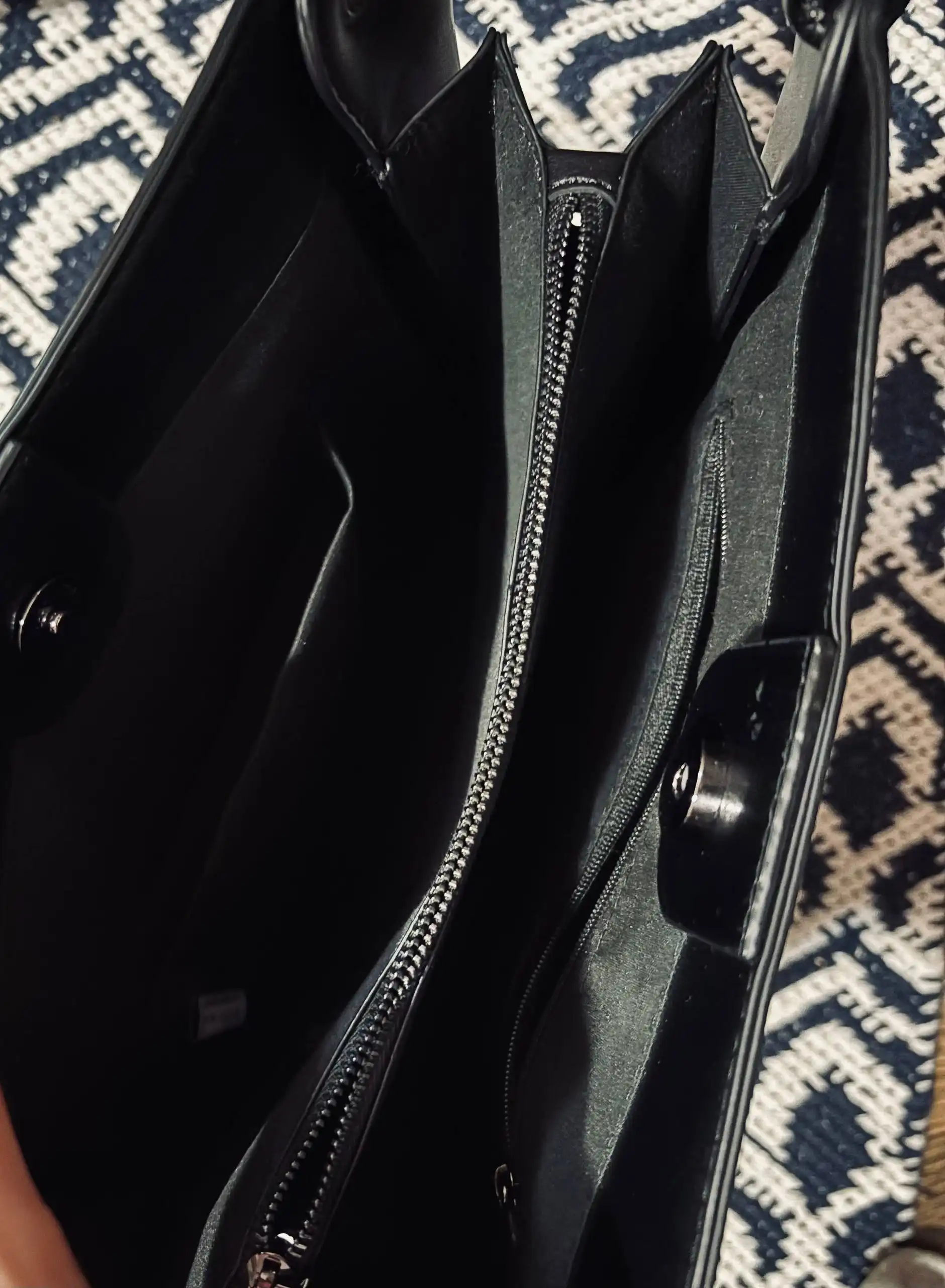 Продажа одежды, аксессуаров и спортивных товаров в Калининграде - Одежда и аксессуары (Барахолка) в Калининград