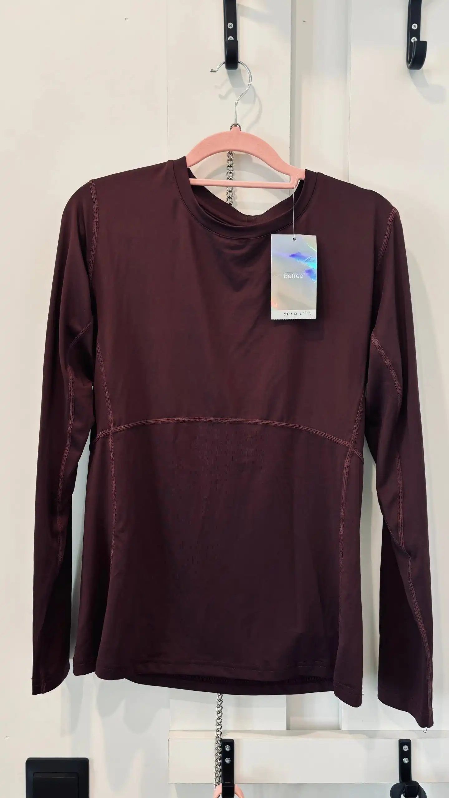 Продажа одежды, аксессуаров и спортивных товаров в Калининграде - Одежда и аксессуары (Барахолка) в Калининград