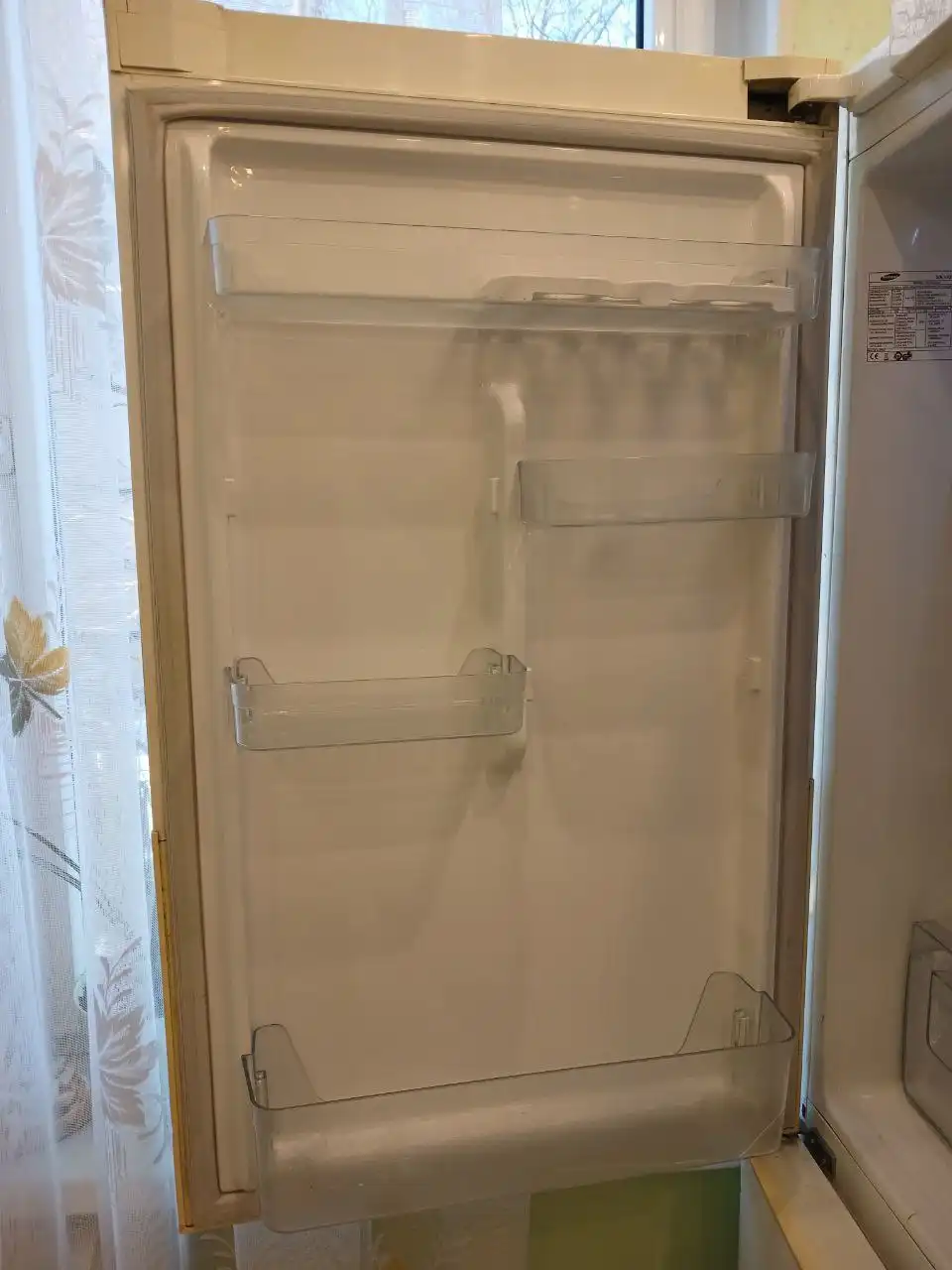 Холодильник Самсунг рабочий - Барахолка в Балтийск