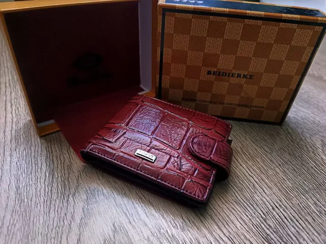 Продам кошелёк из телячьей лакированной кожи CANEVO - Часы в Калининград