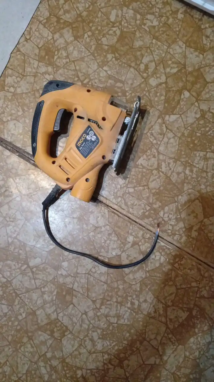 Продам рабочий электрический лобзик - Электроинструменты (Барахолка) в Калининград