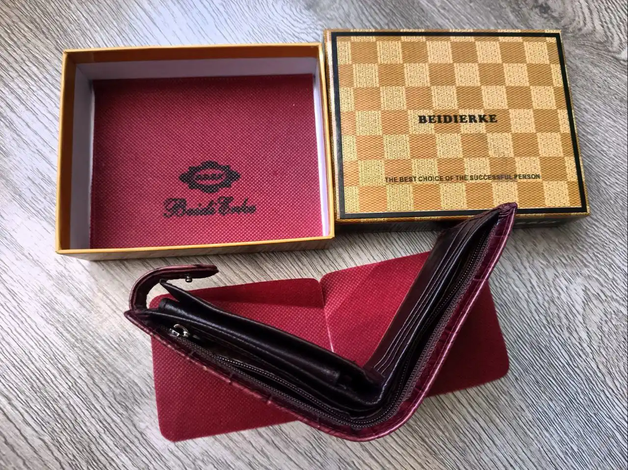 Продам кошелёк из телячьей лакированной кожи CANEVO - Барахолка в Калининград