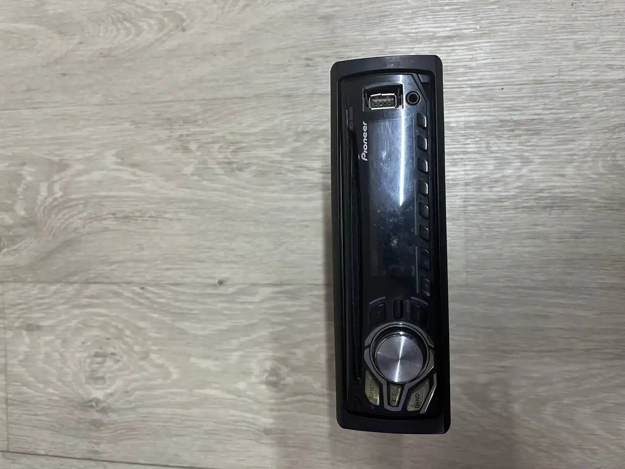 Продажа магнитолы и противотуманной фары на Ford Focus 1 2005 - Автозапчасти (Запчасти) в Калининград