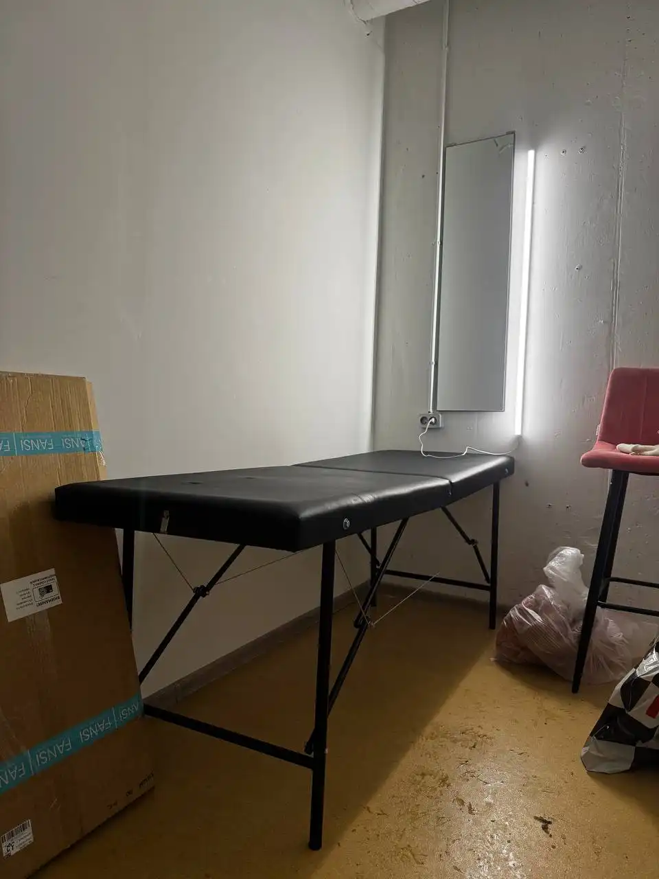 Продам кушетку для мастера с матрасом и чехлом - Барахолка в Калининград