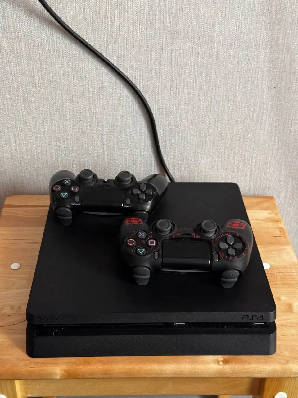 Продам PlayStation 4 на 1 ТБ - Игровые консоли (Электроника) в Калининград