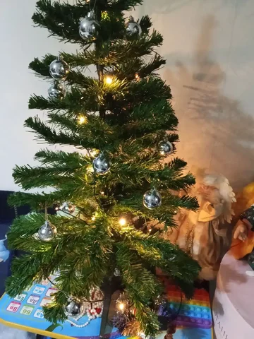 Продам новогоднюю ёлку 90 см с украшениями - Барахолка в Калининград