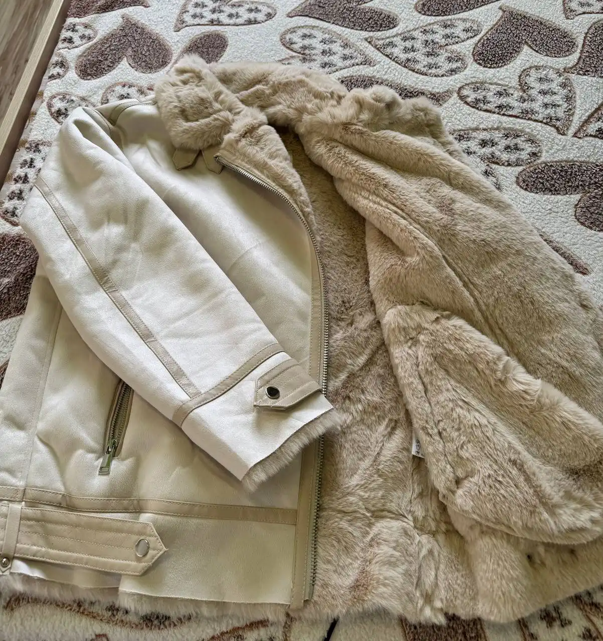 Дублёнка новая размер 42-44 - Верхняя одежда (Одежда) в Калининград