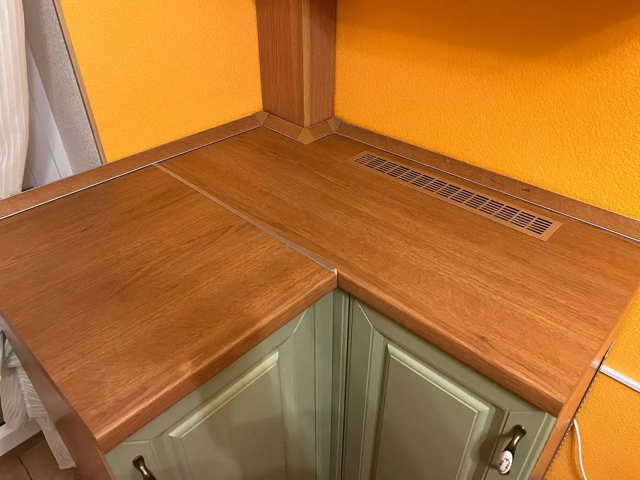 Продажа углового кухонного стола - Мебель (Для дома и дачи) в Калининград