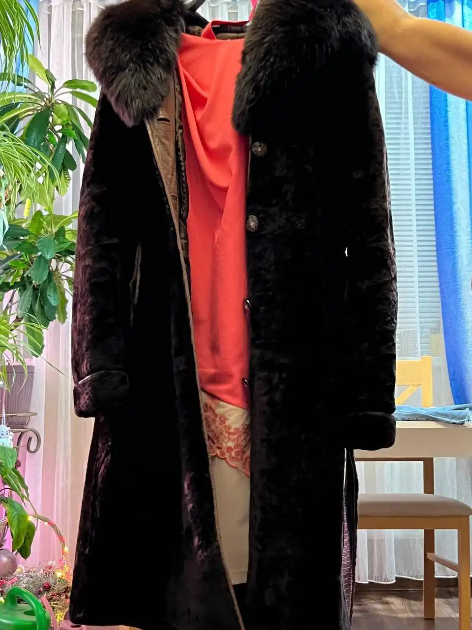 Женская мутоновая шуба с капюшоном - Верхняя одежда (Одежда) в Калининград