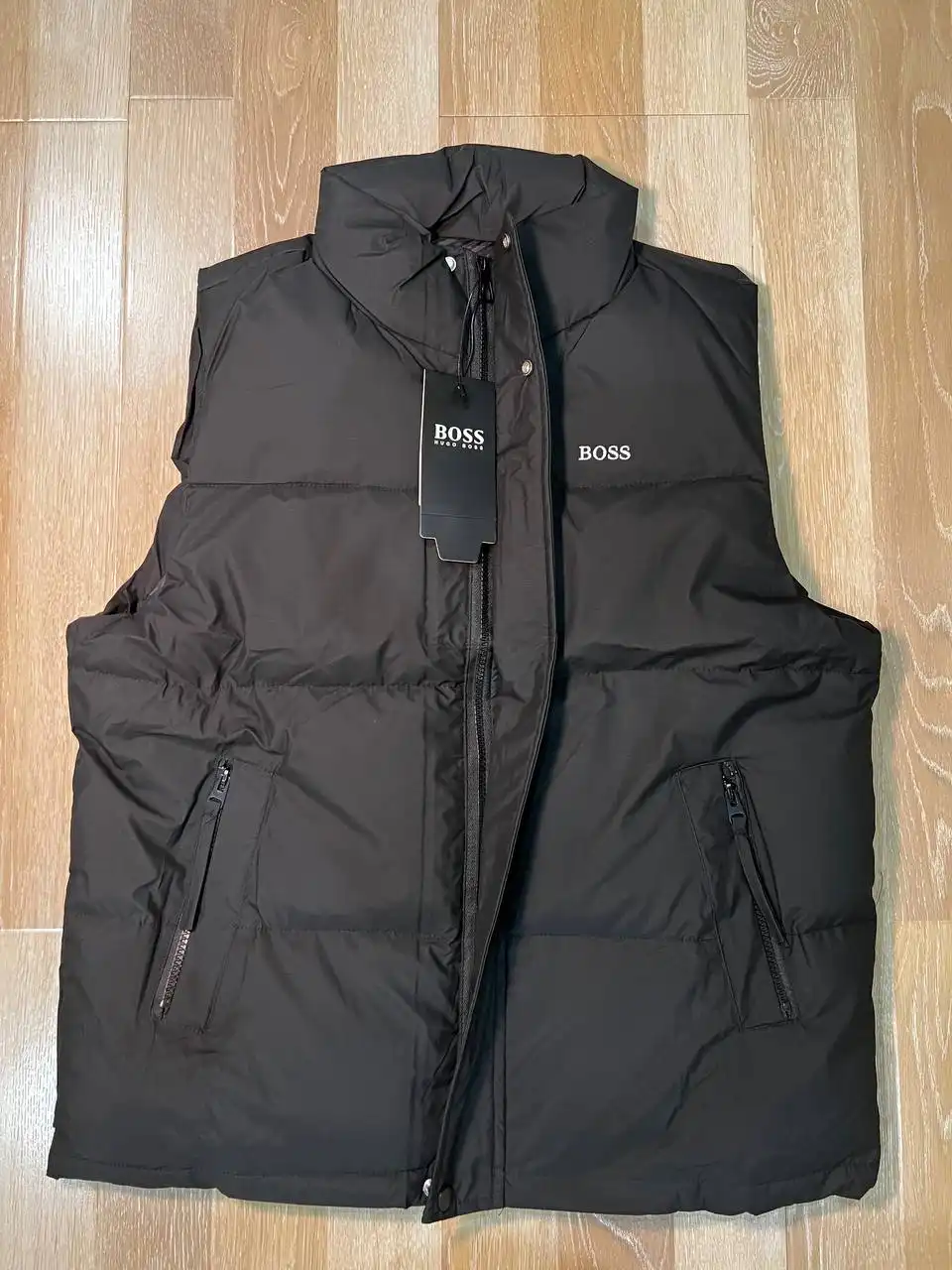 Продам жилетку Boss новую - Жилетки (Одежда) в Калининград