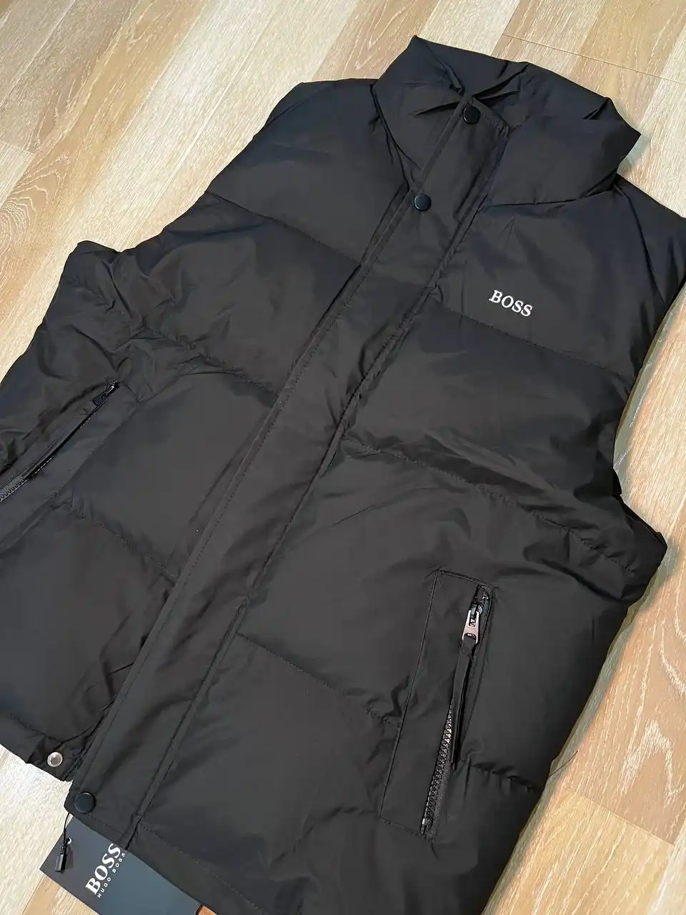 Продам жилетку Boss новую - Жилетки (Одежда) в Калининград