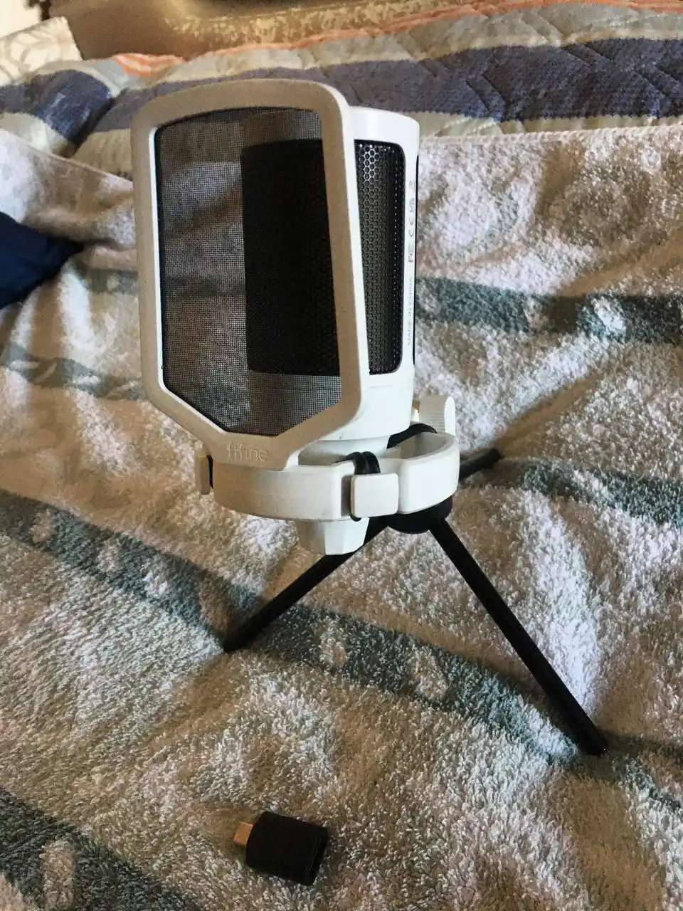 Продажа микрофона Fifine, портфеля Xiaomi и кроссовок Osiris - Барахолка в Калининград