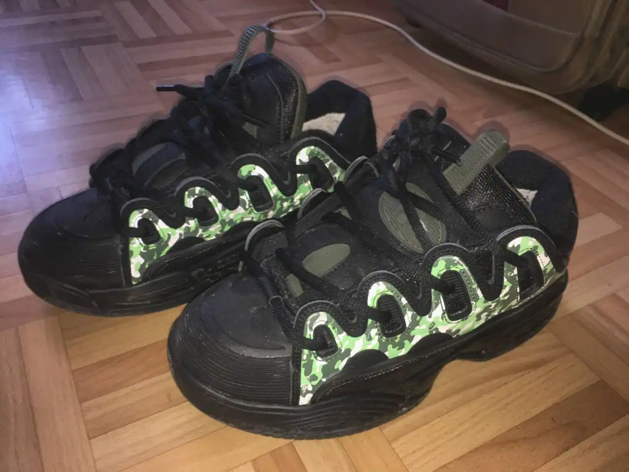 Продажа микрофона, портфеля, кроссовок и трубки - Барахолка в Калининград