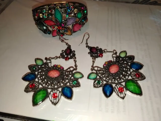 Продажа комплекта: серьги и браслет - Барахолка в Калининград