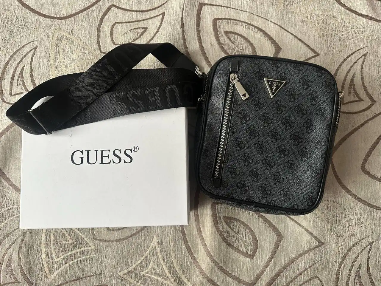 Продам мужскую сумку Guess - Сумки (Одежда) в Калининград