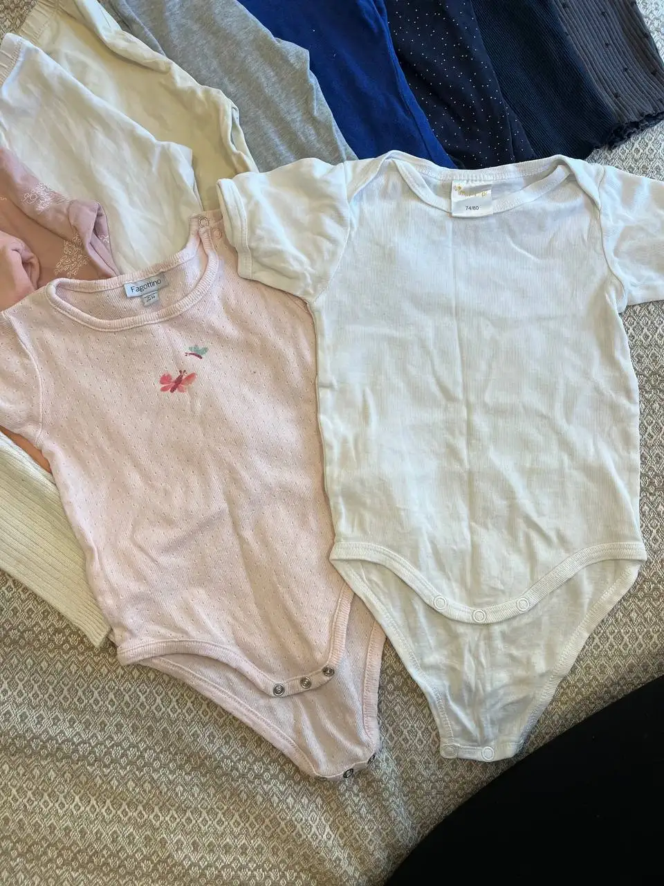 Пакет одежды на девочку 68/74 и джинсы с джемперами 80 размер - Детская одежда (Одежда) в Калининград