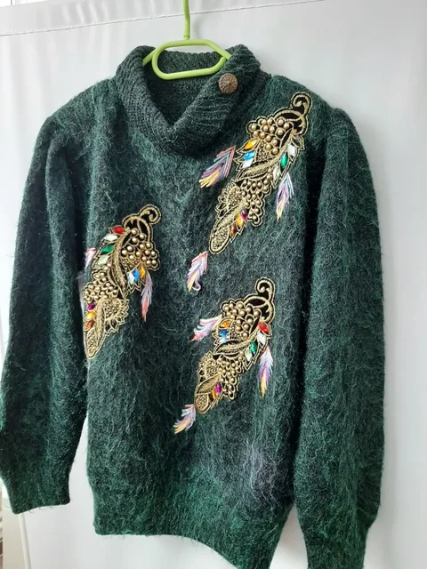 Костюм с юбкой с вышивкой и камнями - частное объявление в Калининград