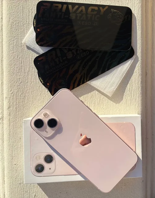 Продам iPhone 13 розовый 128GB с аксессуарами - Электроника в Калининград