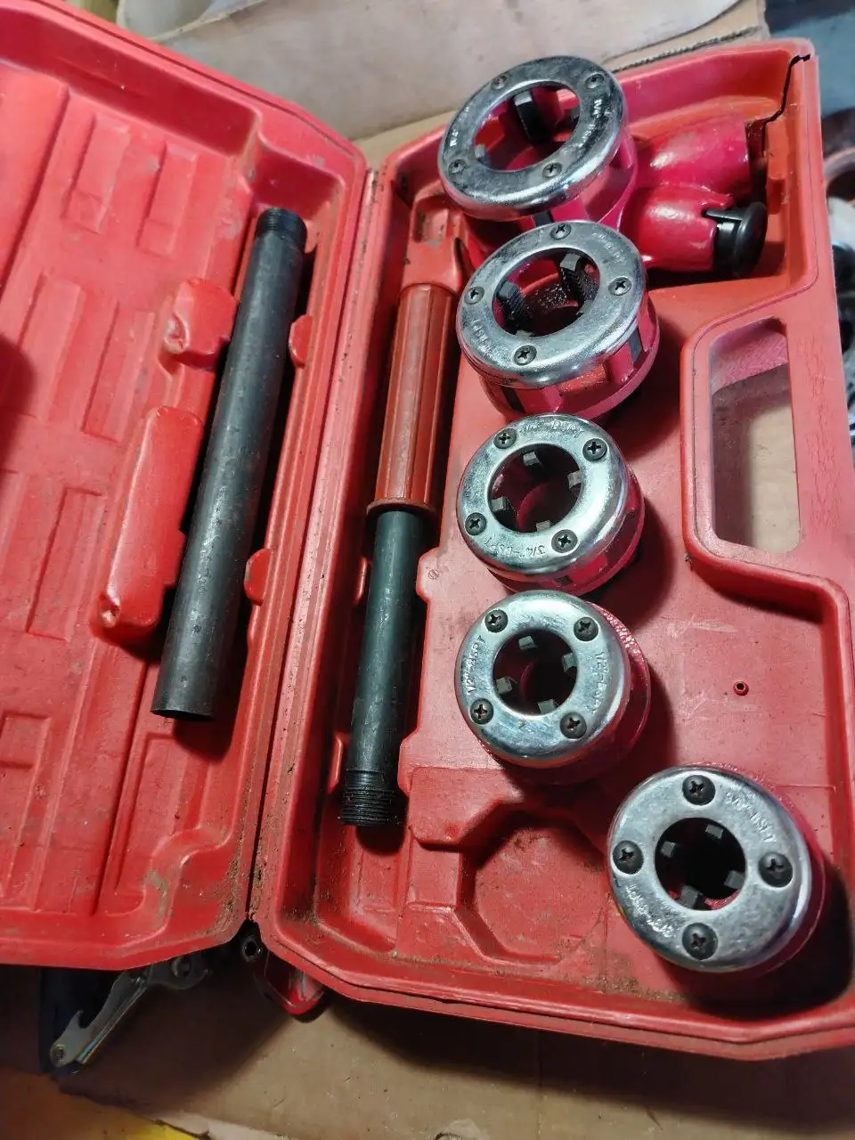 Продам труборез и клуб для нарезки резбы - Инструменты (Барахолка) в Калининград