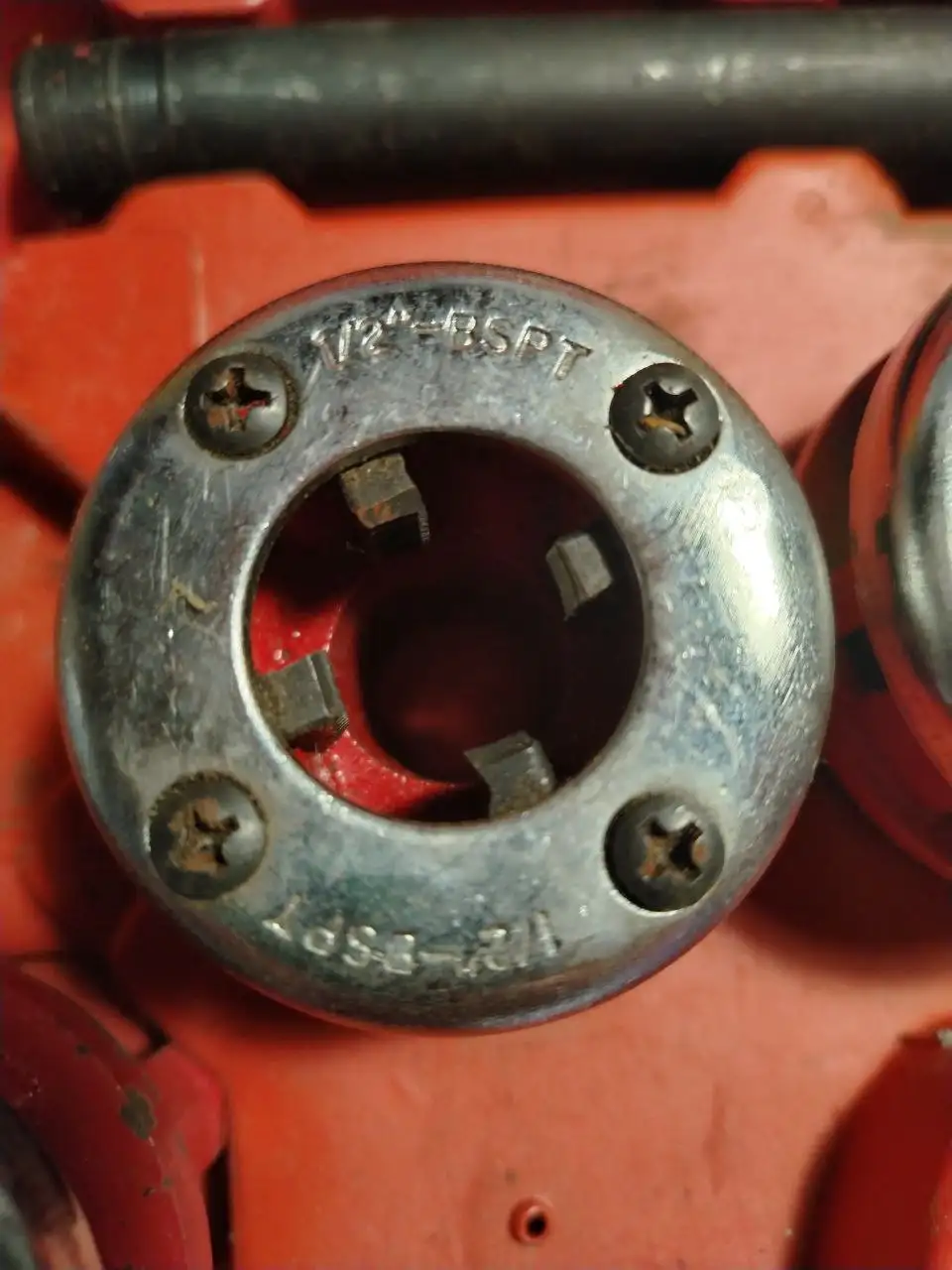 Продам труборез и клуб для нарезки резбы - Инструменты (Барахолка) в Калининград