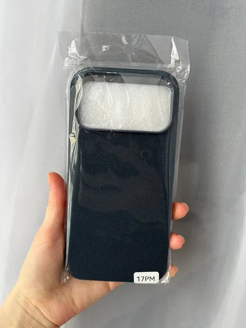Продам два чехла на iPhone 17 Pro Max - Электроника в Калининград