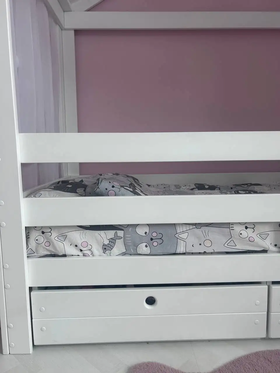 Продам детскую кровать-домик из ЛДСП белого цвета - Детская мебель (Товары для детей) в Калининград