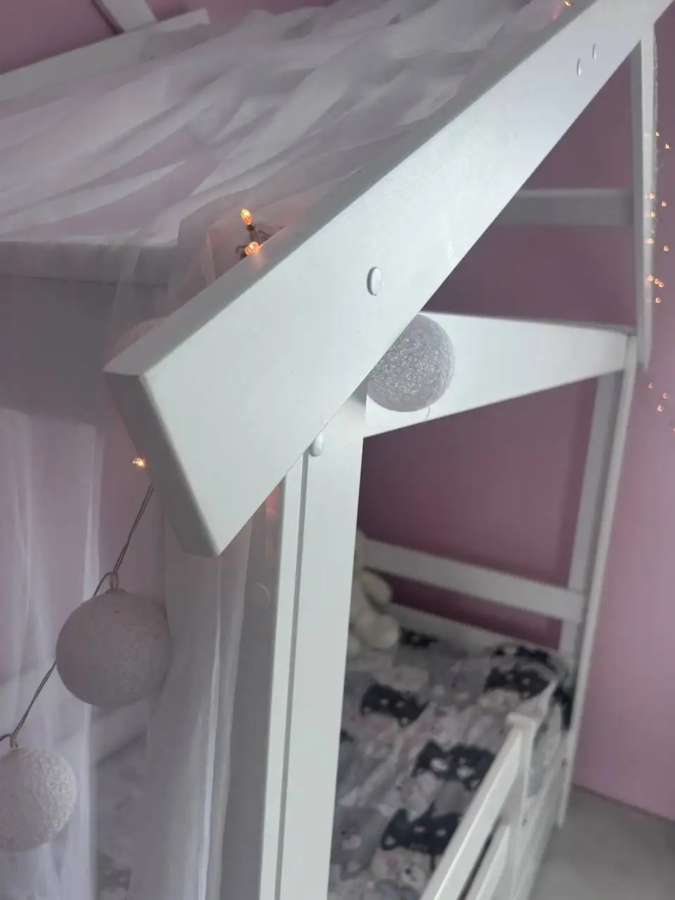 Продам детскую кровать-домик из ЛДСП белого цвета - Детская мебель (Товары для детей) в Калининград