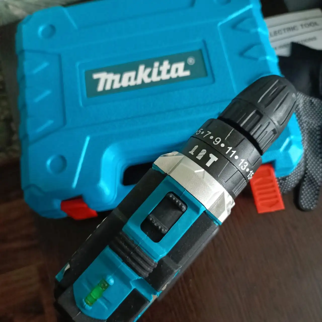 Шуруповёрт Макита с насадками и кейсом - Барахолка в Калининград