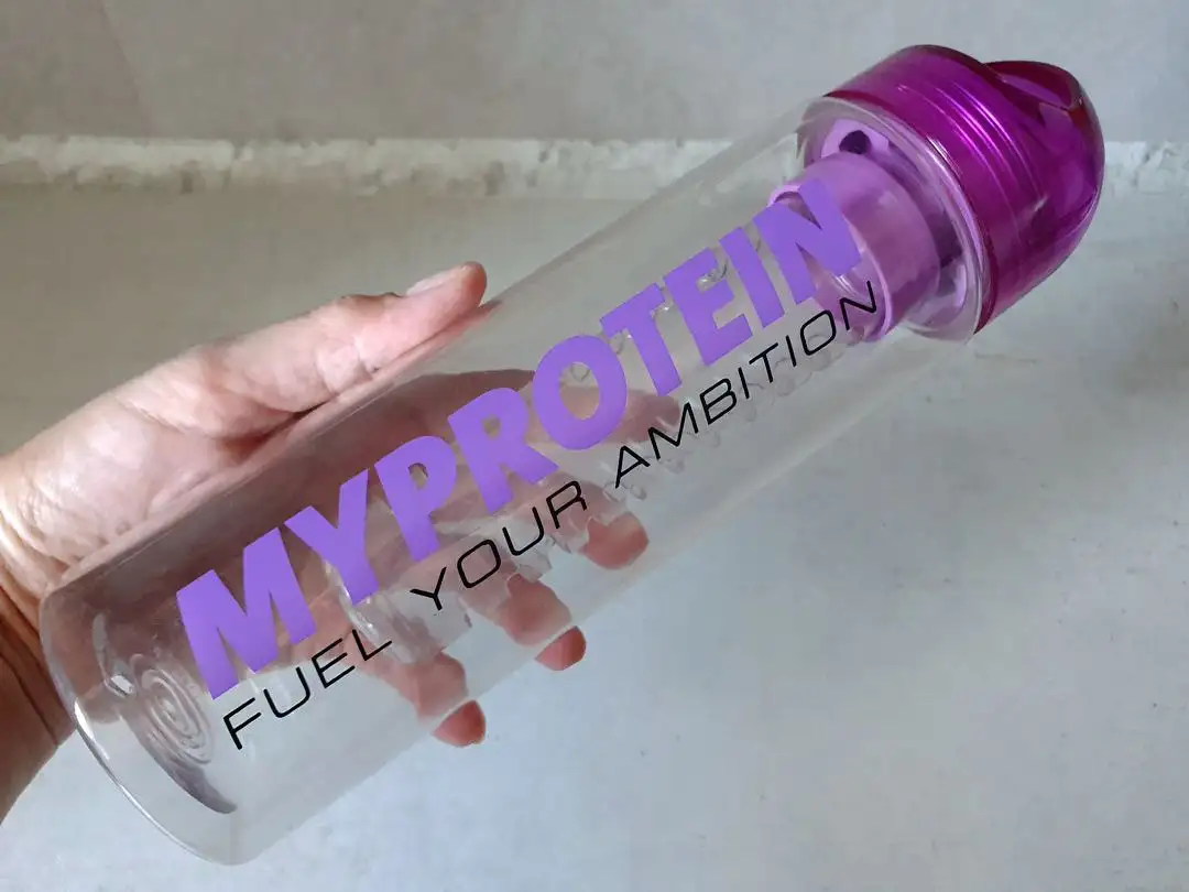 Спортивная бутылка для воды с инфузером для фруктов Myprotein - Барахолка в Светлогорск