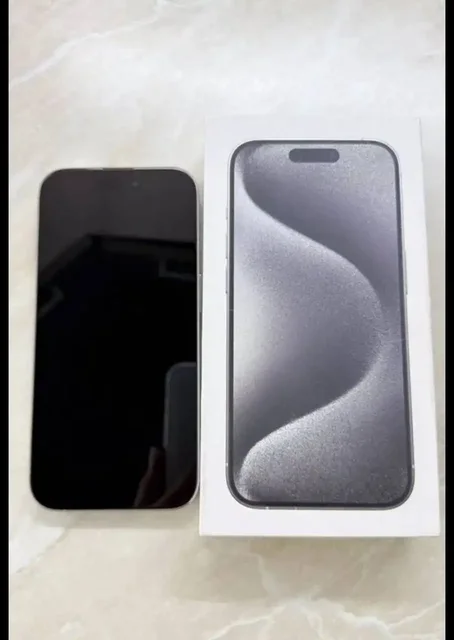 Продам iPhone 15 Pro 256 ГБ 2 SIM белый - Игровые аксессуары в Калининград