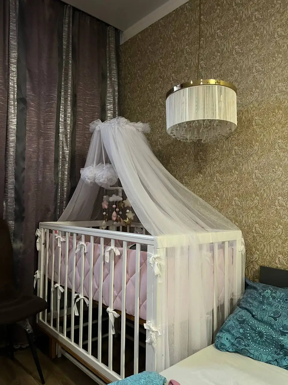 Продам кроватку с маятником для малышей с полным комплектом - Детская мебель (Товары для детей) в Калининград