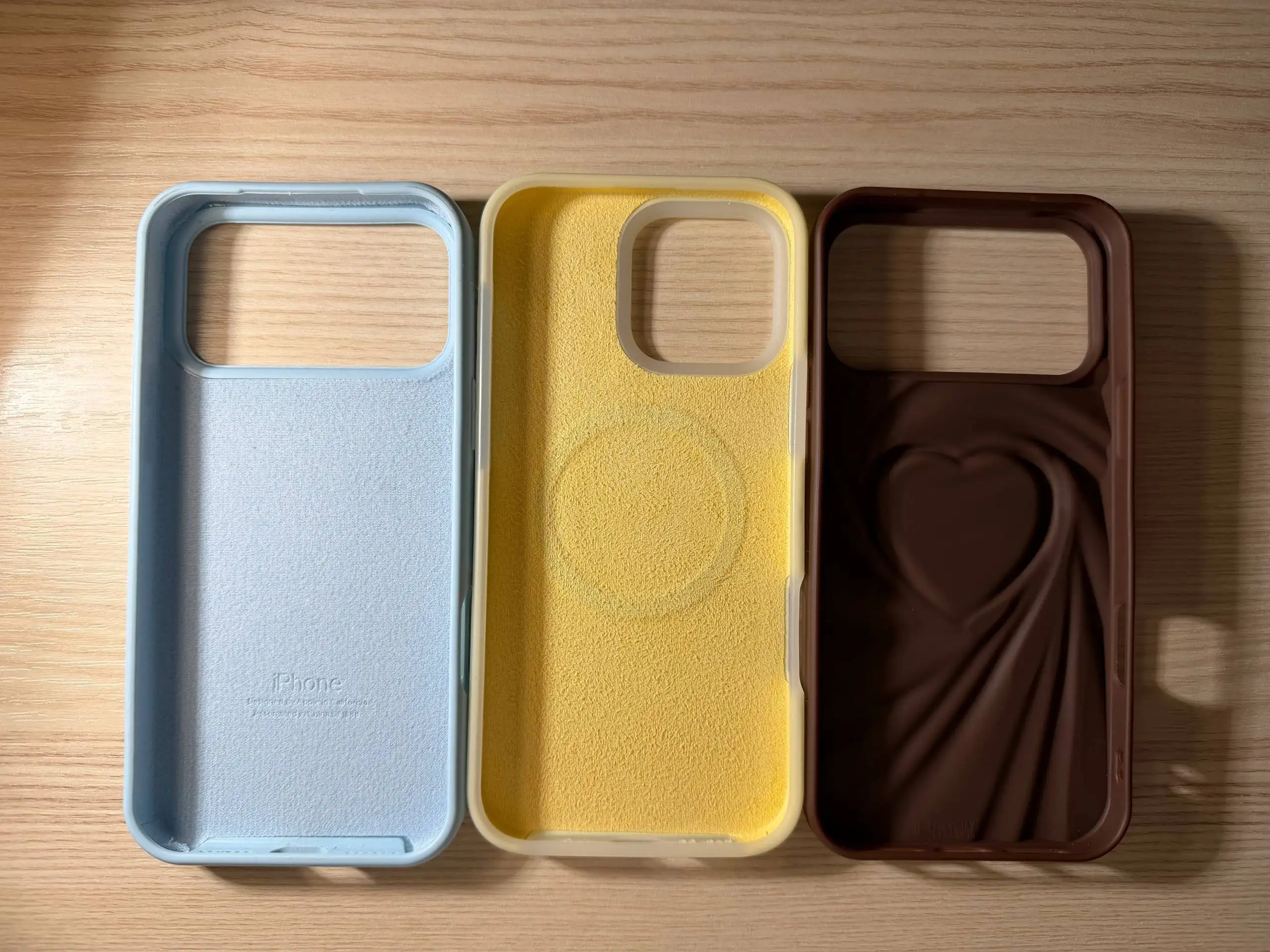 Продам чехлы для iPhone 16 Pro Max и 17 Pro Max - Аксессуары для телефонов (Электроника) в Калининград