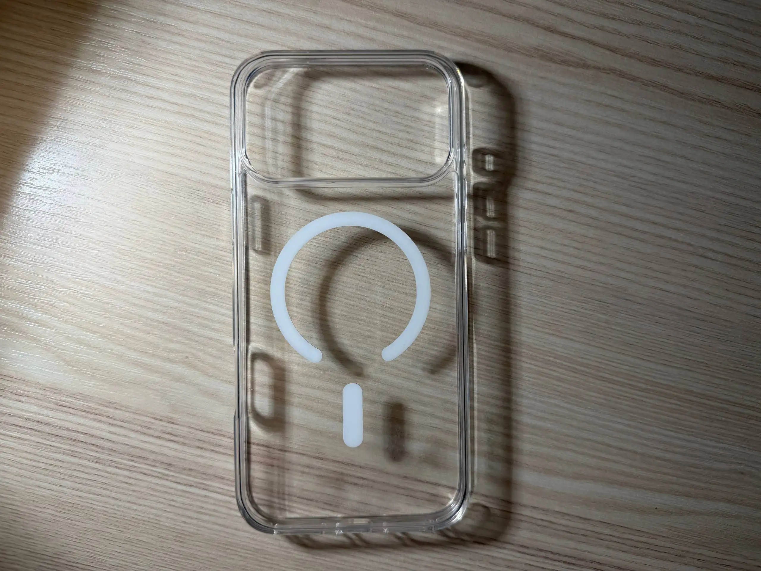 Продам чехлы для iPhone 16 Pro Max и 17 Pro Max - Аксессуары для телефонов (Электроника) в Калининград