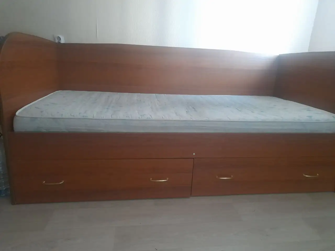Отдам кровать в Калининграде - Барахолка в Калининград