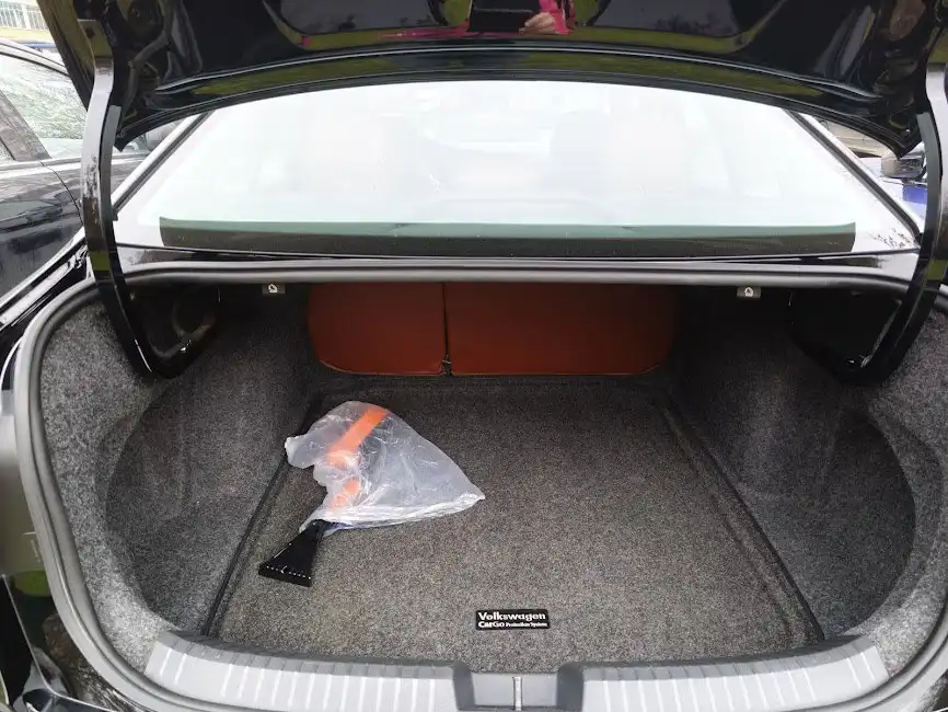 VOLKSWAGEN JETTA black 2020 года