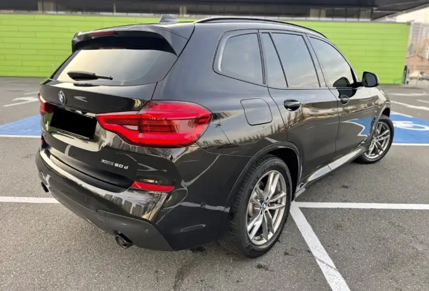 BMW X3 2.0 л • 190 л.с. в отличном состоянии