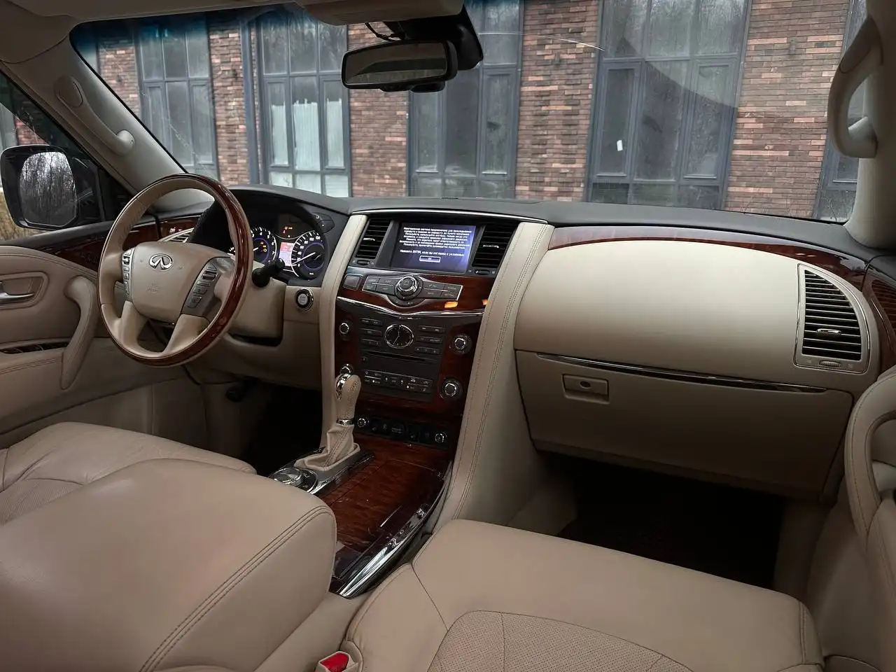 Infiniti QX80 AT 2015 года