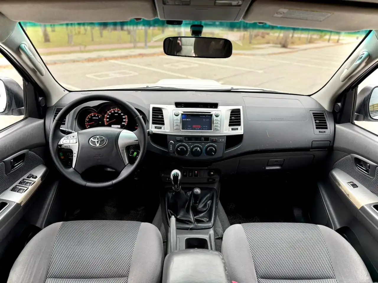 Продам Toyota Hilux 2012 года в отличном состоянии