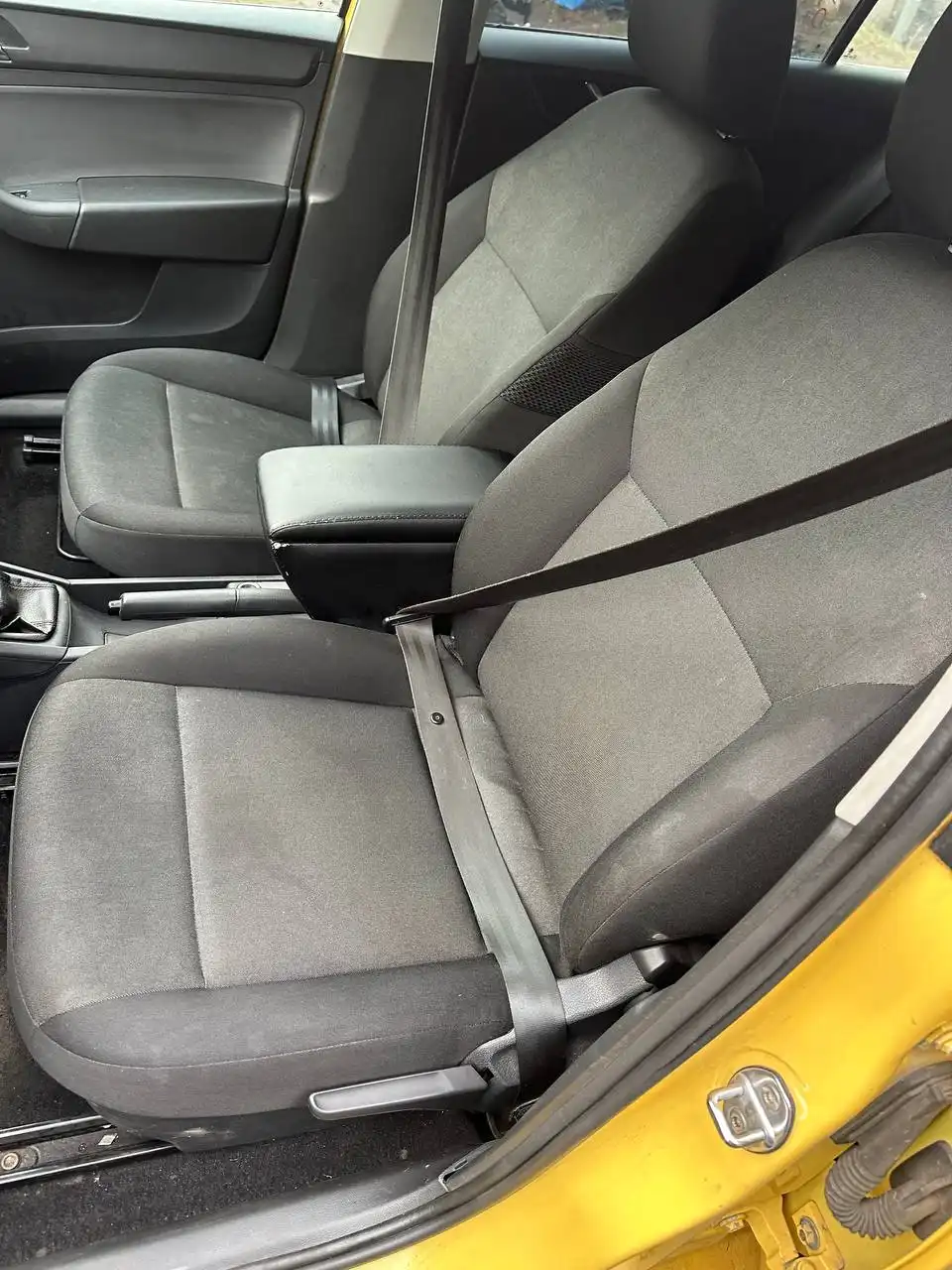 Шкода рапид 2017г 1.6 желтый