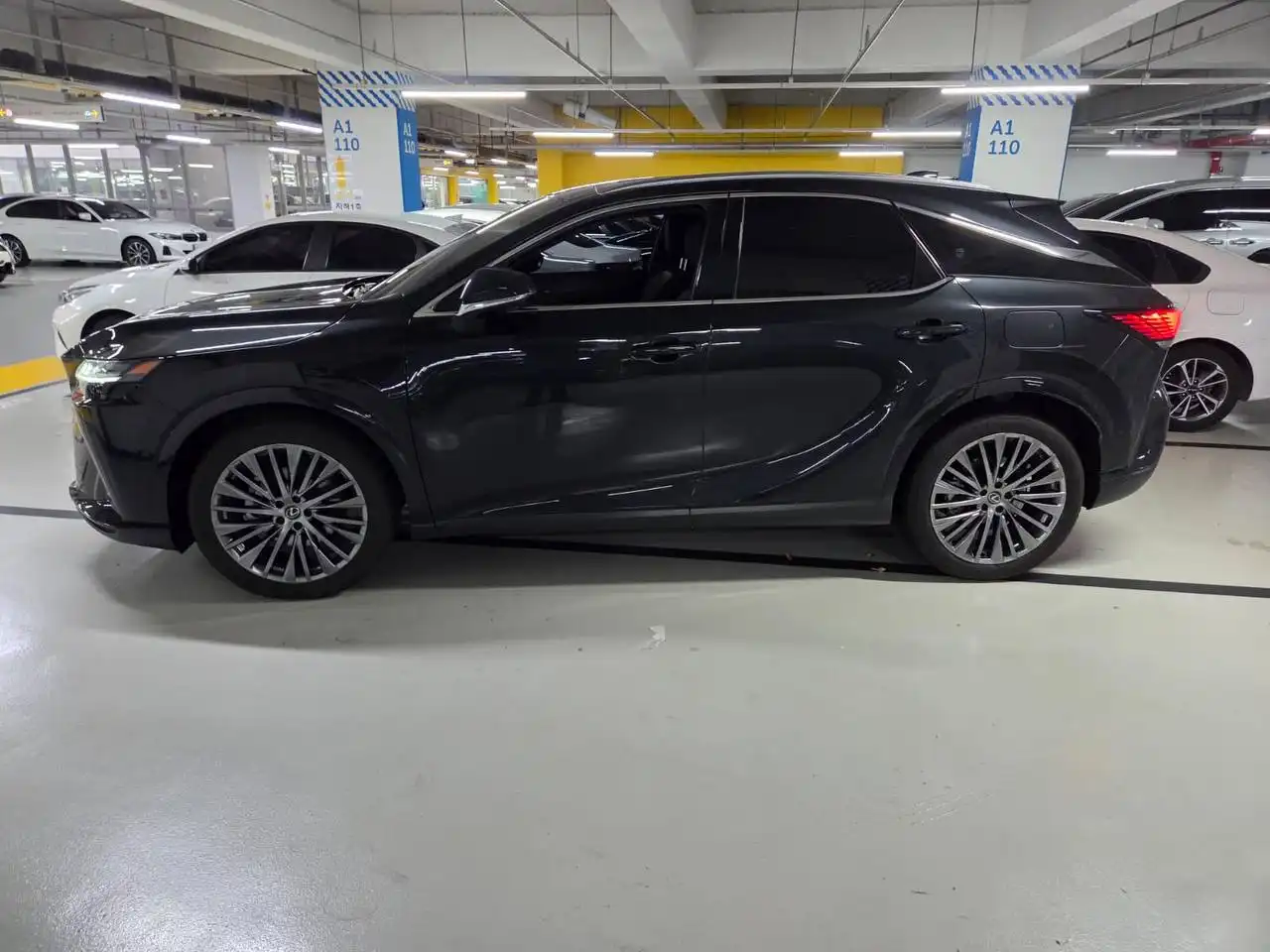 Lexus RX 350 2023 года, 37 тыс. км, без покраски